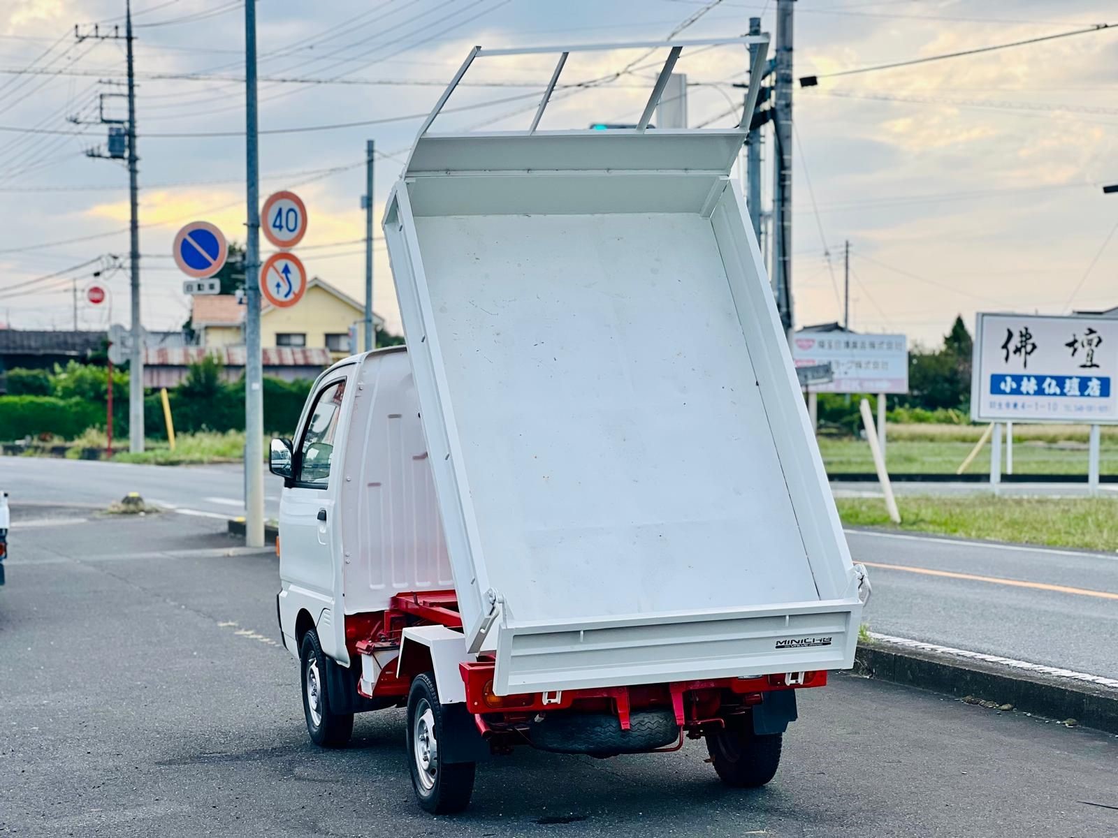 1993 MITSUBISHI MINICAB dump truck in JACKSONVILLE, FL