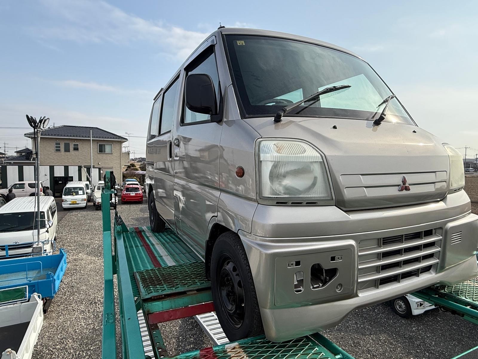1999 Mitsubishi  Mini van  in JACKSONVILLE, FL
