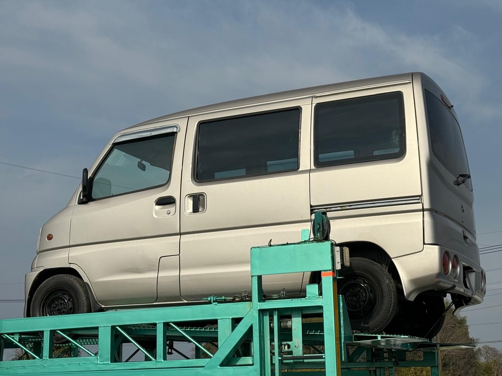 1999 Mitsubishi  Mini van  in JACKSONVILLE, FL