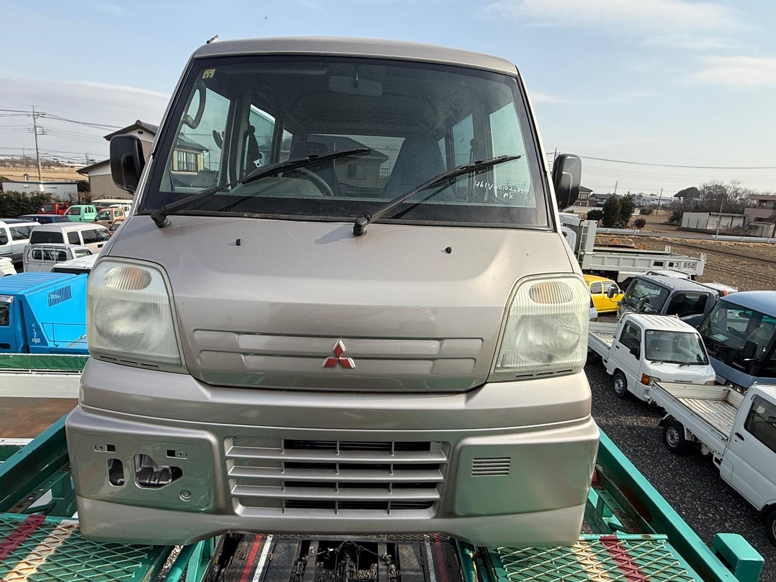 1999 Mitsubishi  Mini van  in JACKSONVILLE, FL