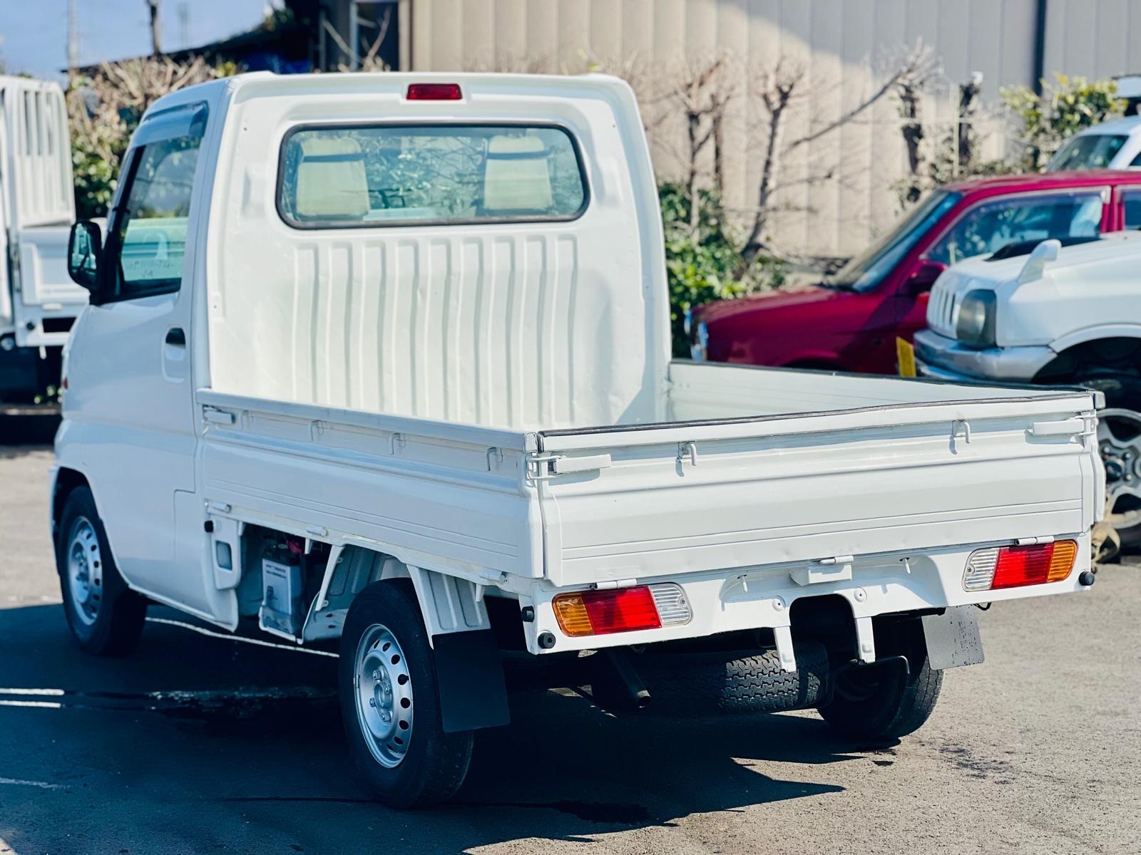 2000 Mitsubishi  Mini cab in JACKSONVILLE, FL