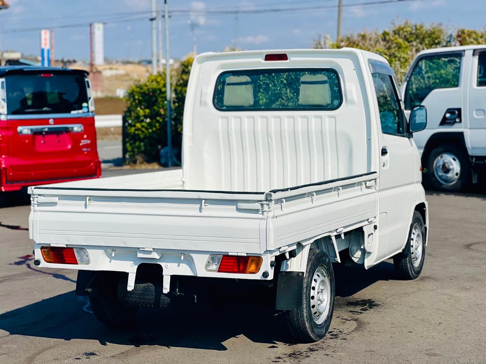 2000 Mitsubishi  Mini cab in JACKSONVILLE, FL