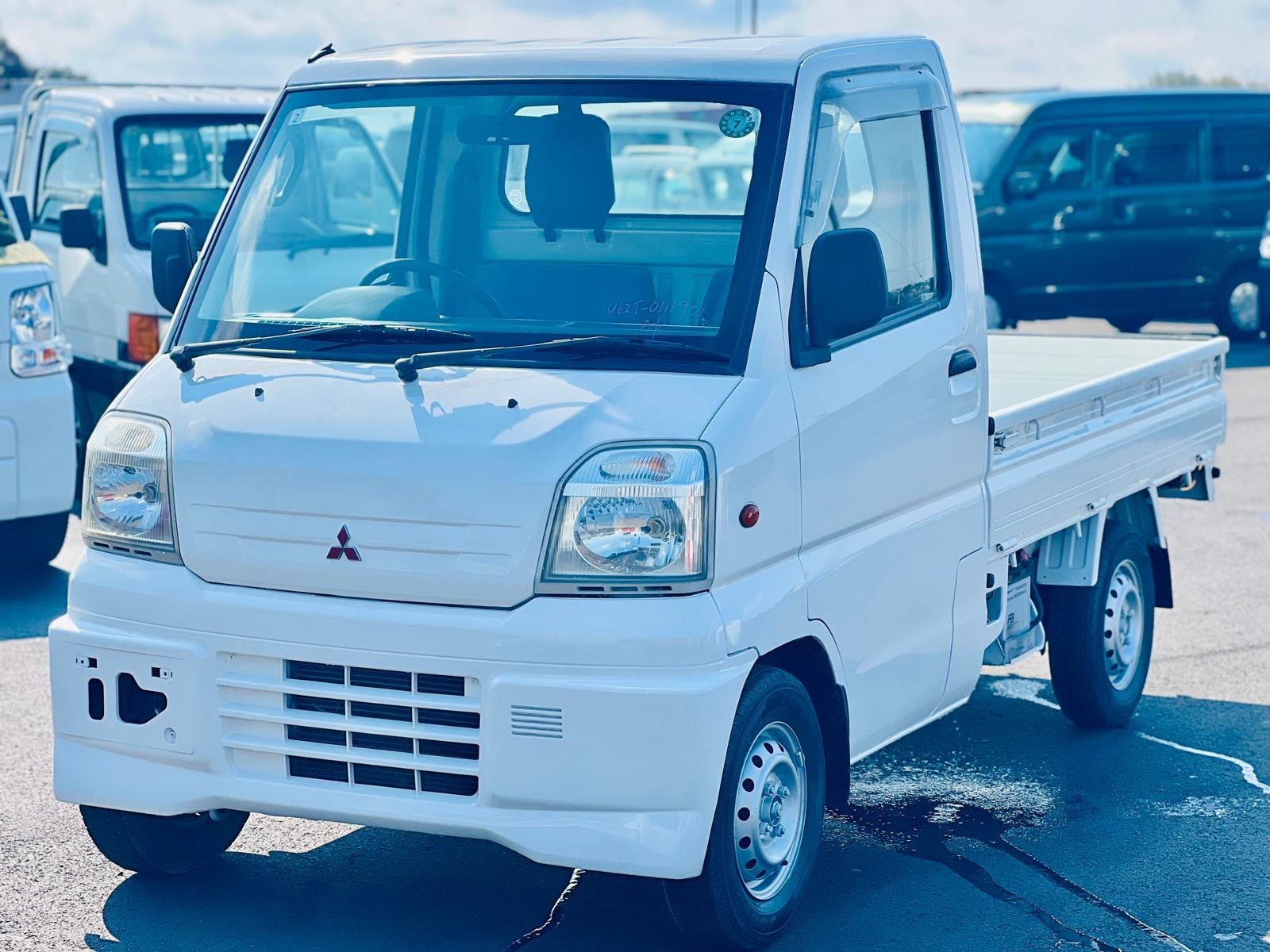2000 Mitsubishi  Mini cab in JACKSONVILLE, FL