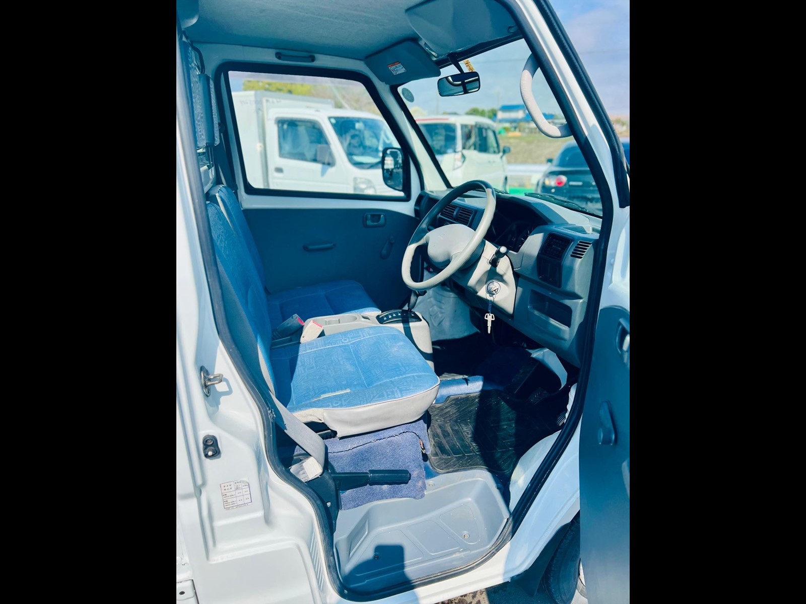 2000 Mitsubishi  Mini cab in JACKSONVILLE, FL