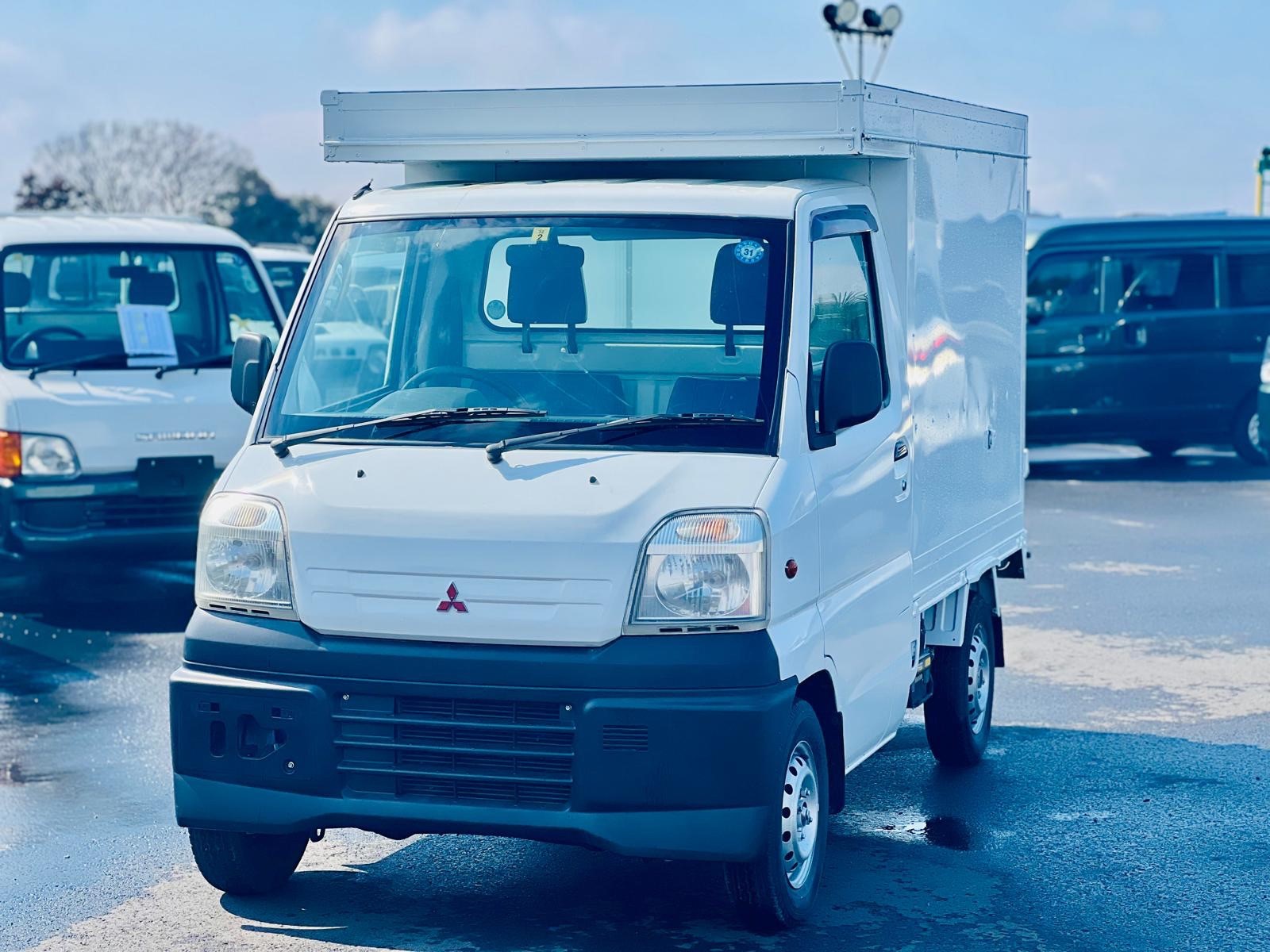 2000 Mitsubishi  Mini cab in JACKSONVILLE, FL
