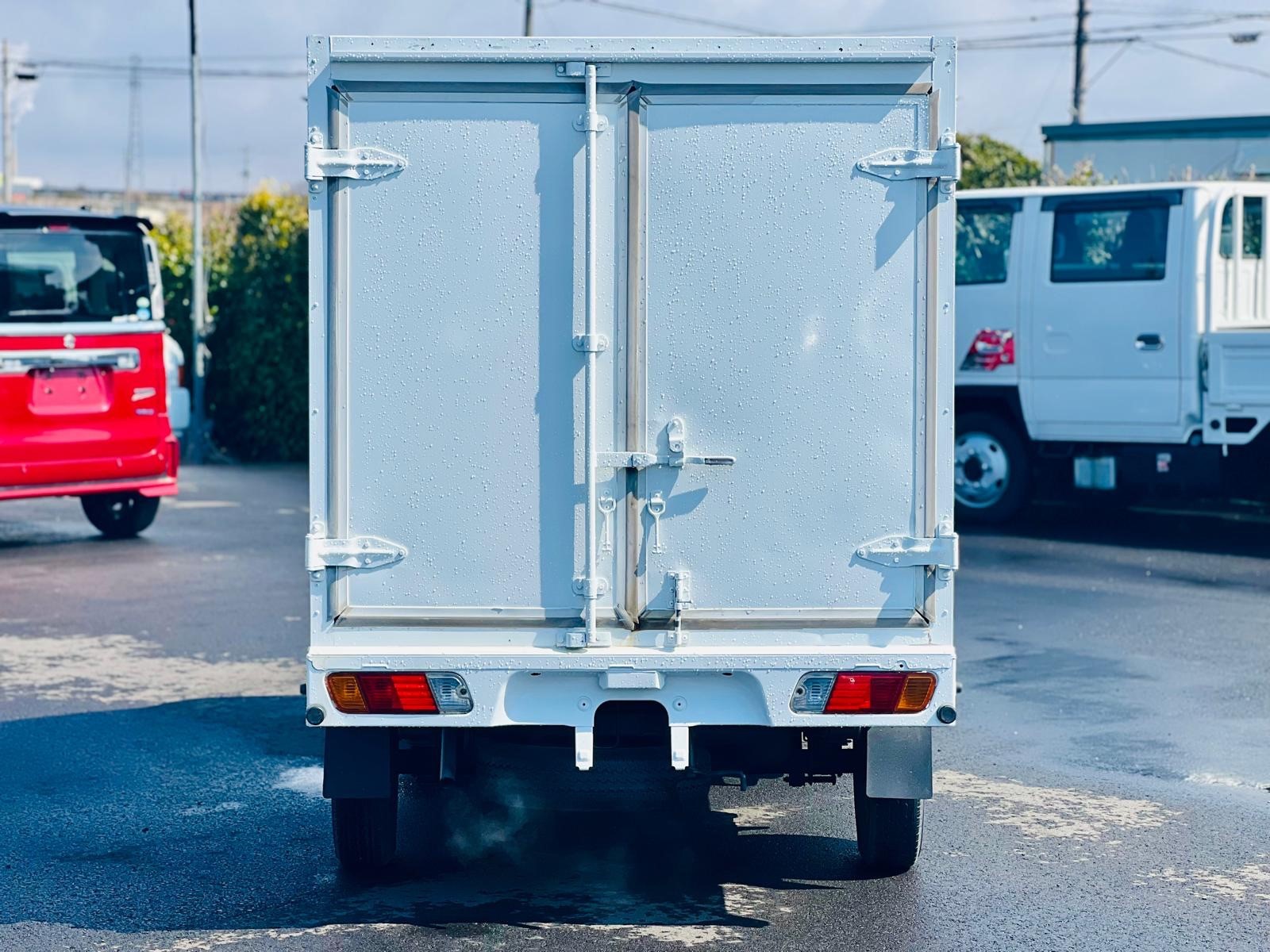2000 Mitsubishi  Mini cab in JACKSONVILLE, FL