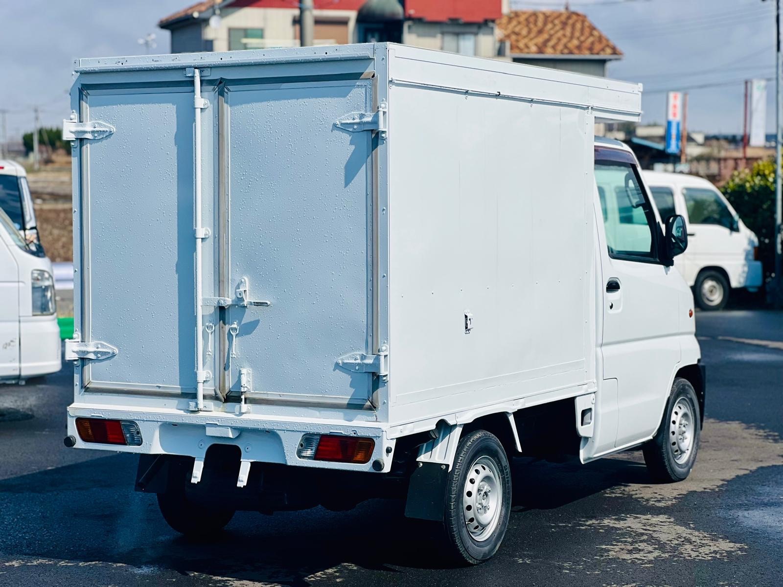 2000 Mitsubishi  Mini cab in JACKSONVILLE, FL