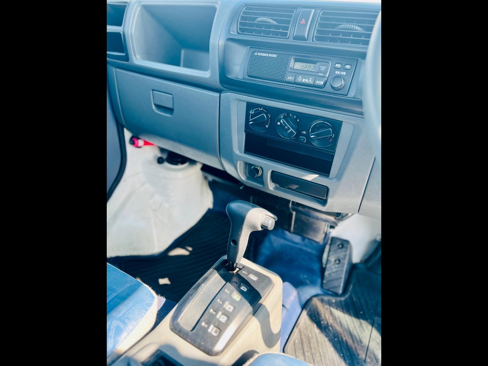2000 Mitsubishi  Mini cab in JACKSONVILLE, FL